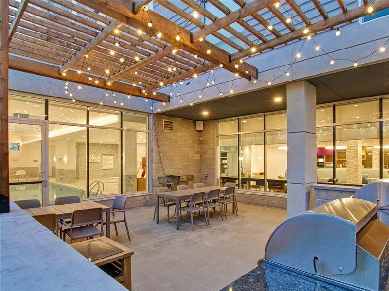 Home2 Suites By Hilton Montreal Dorval Exterior foto
